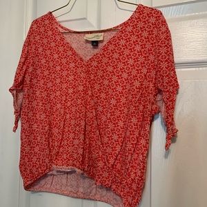 Red and white cropped tee